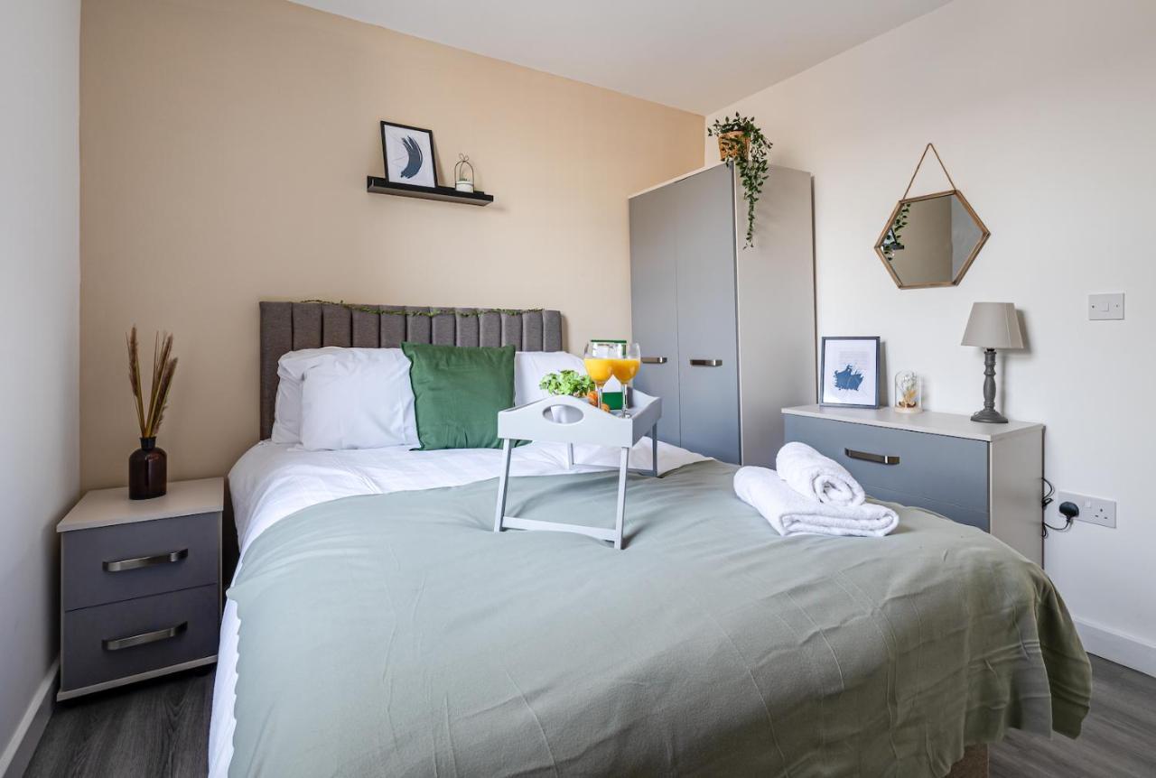 Top Floor Apartment With Private Balcony In Stockport Centre By Hass Haus Exterior photo