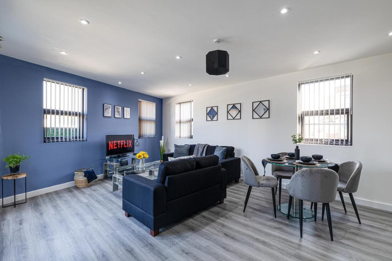 Top Floor Apartment With Private Balcony In Stockport Centre By Hass Haus Exterior photo