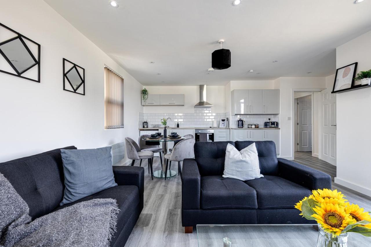 Top Floor Apartment With Private Balcony In Stockport Centre By Hass Haus Exterior photo